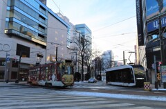 市電、行き交う。