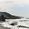 岩に波