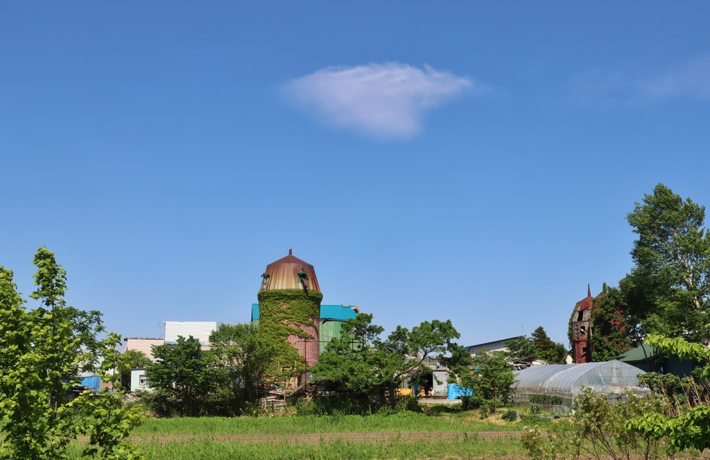 サイロの有る風景