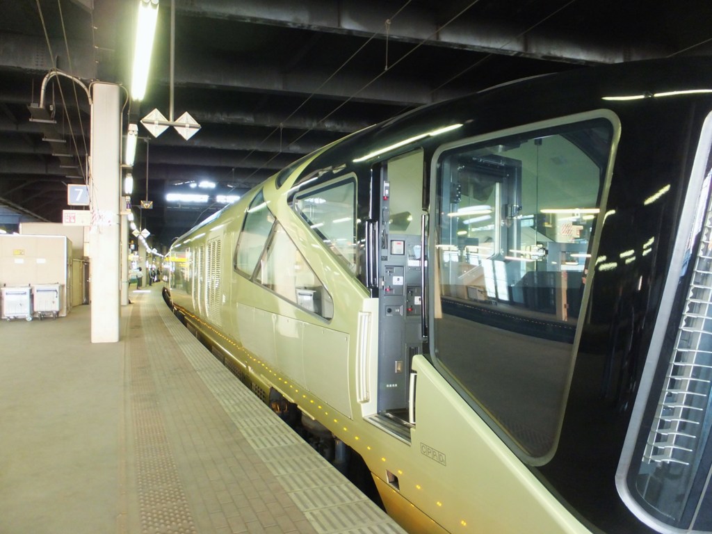 札幌駅に四季島
