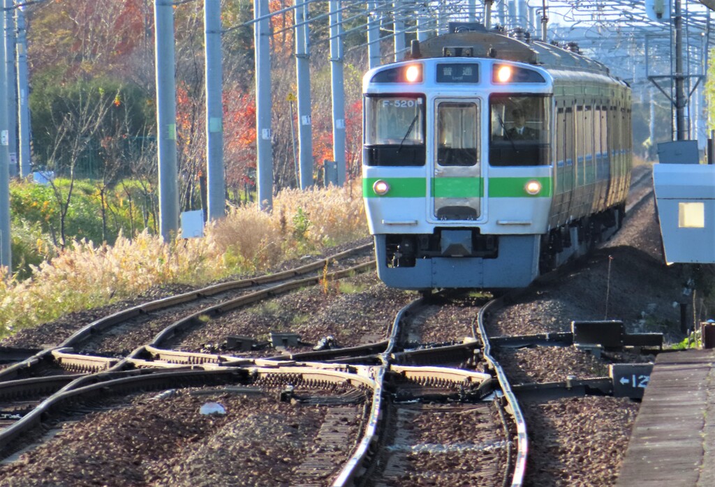 ２番線に列車が到着します！