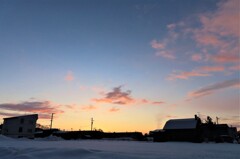 冬の朝の茜空