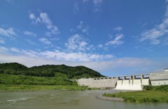 ダムと青空