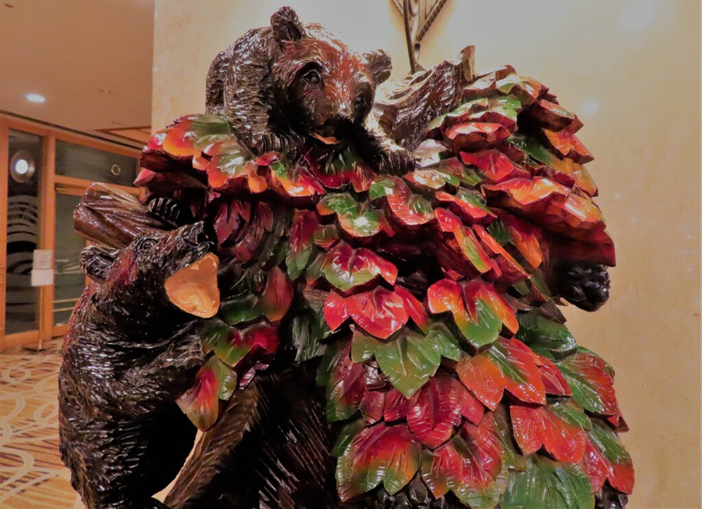 木彫りも紅葉