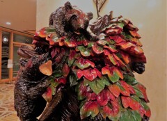 木彫りも紅葉