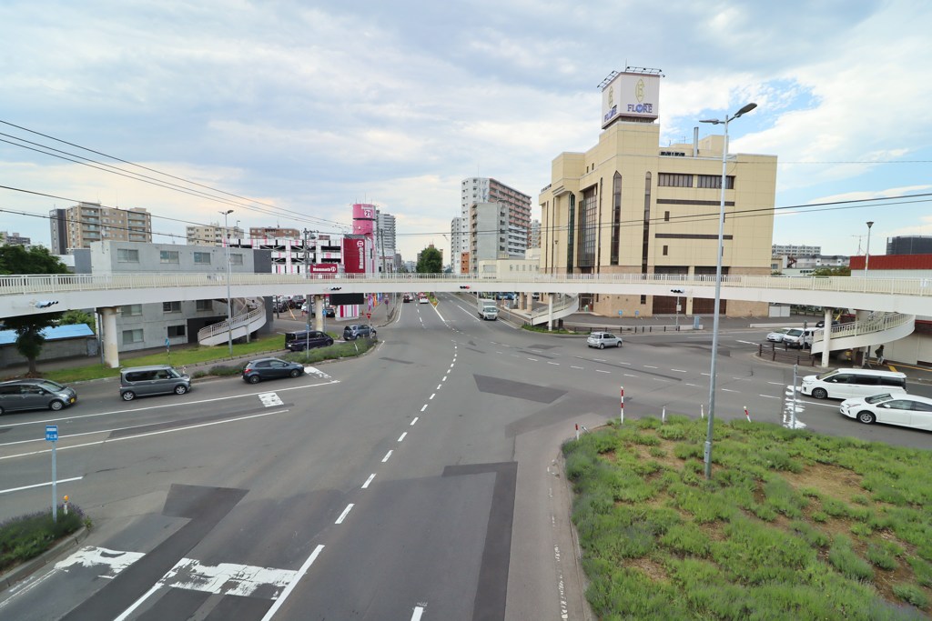 札幌散歩７０ー３　変則６叉路