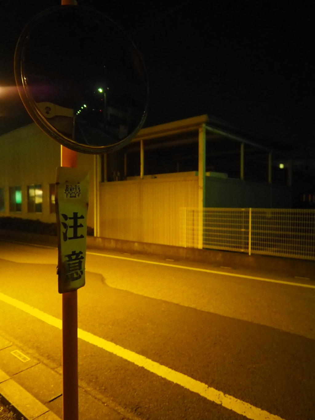 夜のミラー