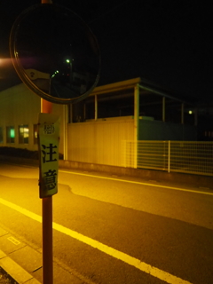夜のミラー