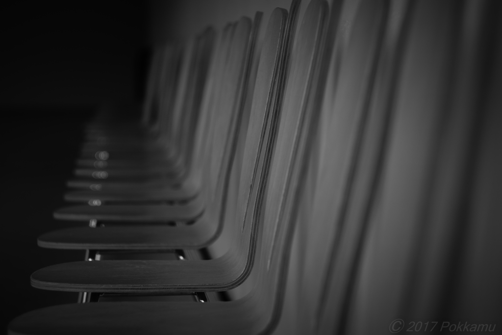 並んだ椅子