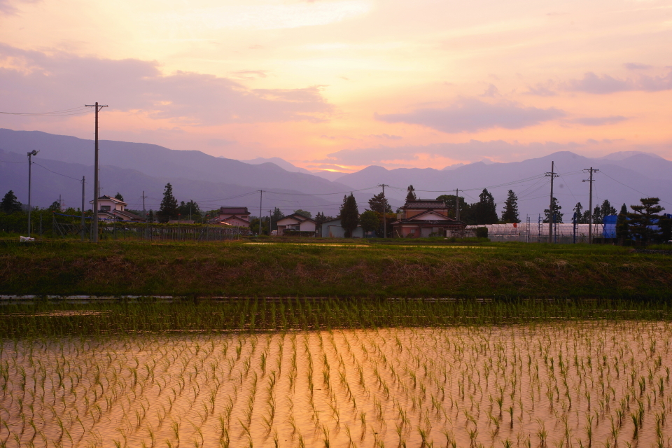 「田舎暮らしの夕暮れ」