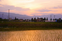 「田舎暮らしの夕暮れ」