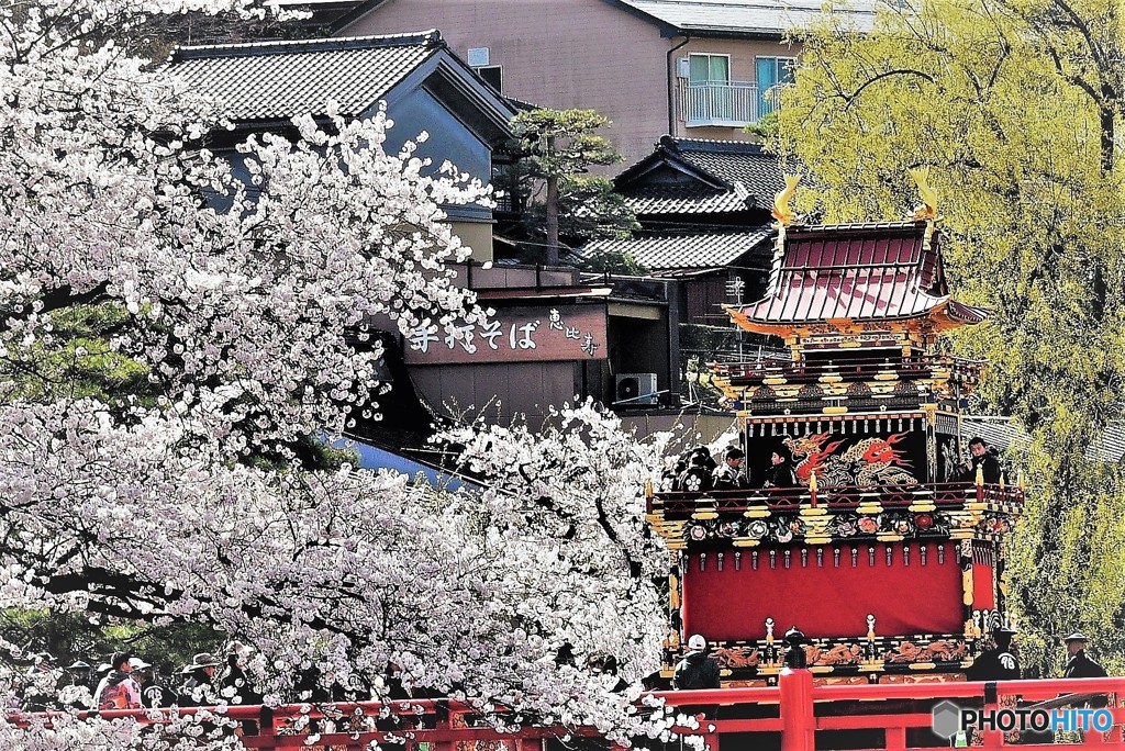 春の高山祭