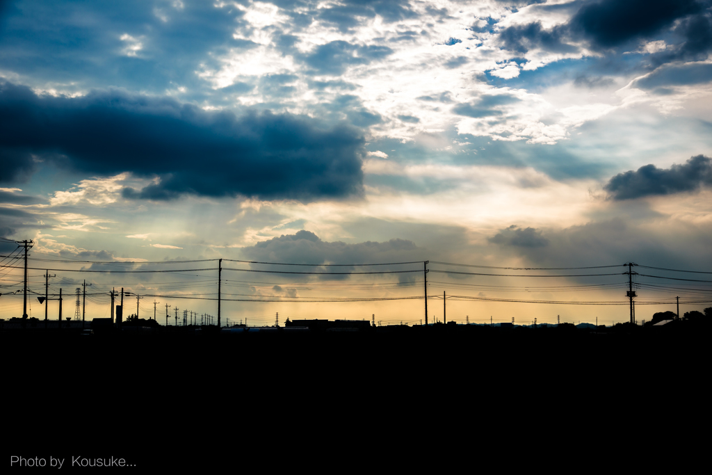 雲の隙間から光。