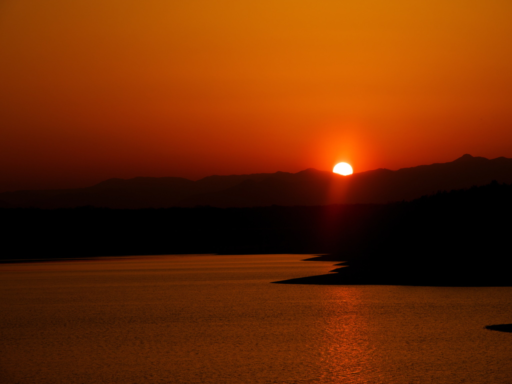 多摩湖にて〜沈みゆく夕陽