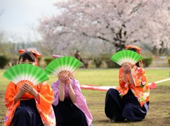 密かな視線