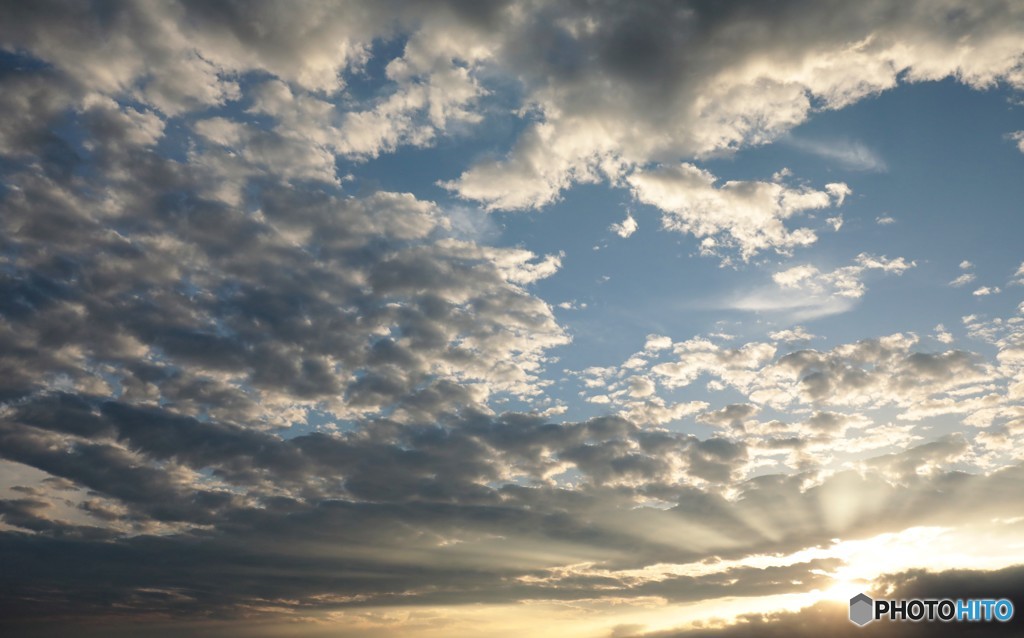 我が家のベランダからの夕焼け空・・・。