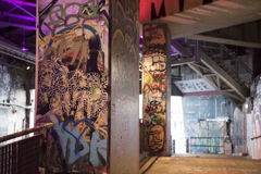 ロンドン　Leake Street　グラフィティ・トンネル