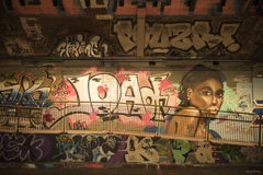 ロンドン　Leake Street　グラフィティ・トンネル