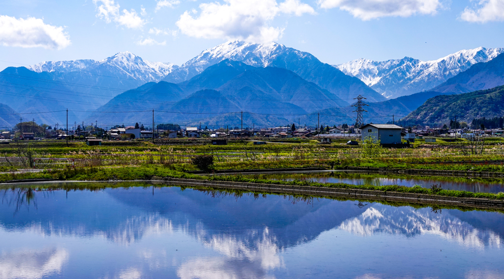 雪山のある風景
