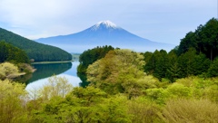 春の雪山