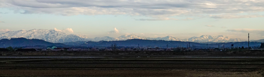 春の雪山