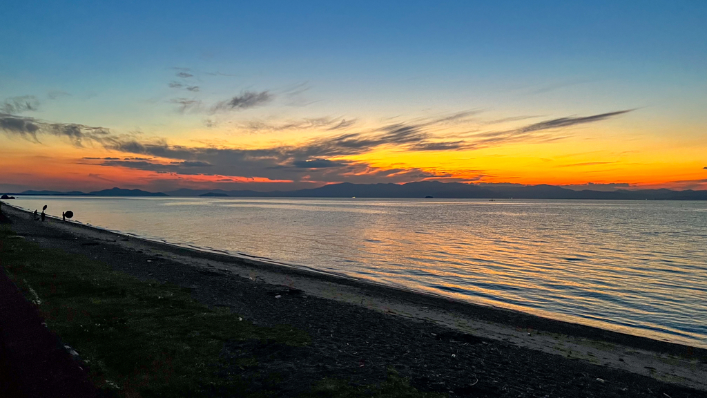 琵琶湖の夕暮れ