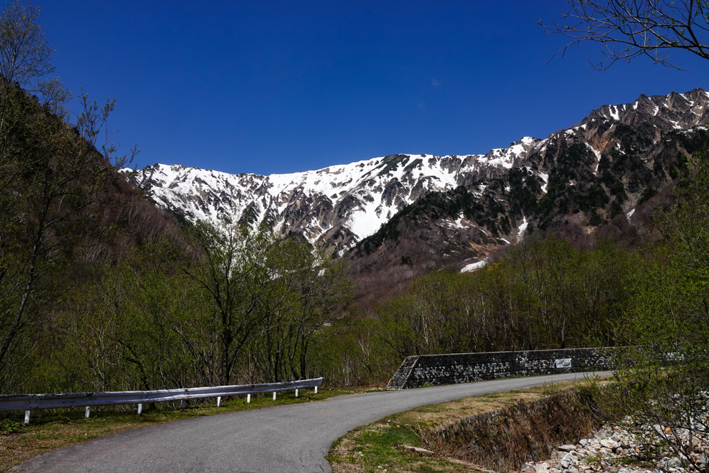 春の雪山