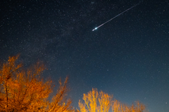 天の川と火球