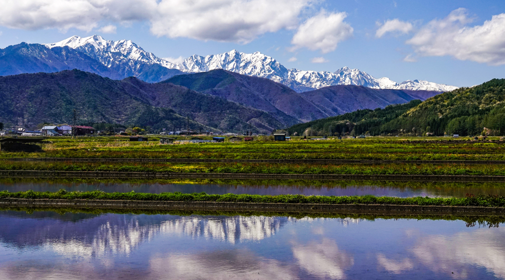 雪山のある風景