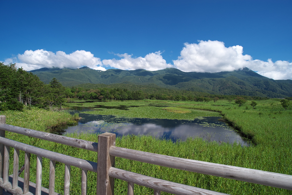 知床五湖と知床連山…