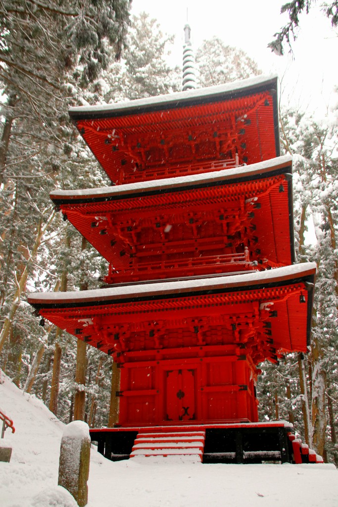 隠津島神社　三重の塔