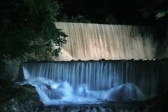 真夏の夜の滝♪