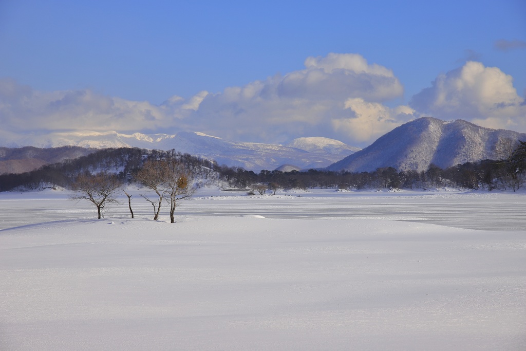 湖上の雪景色