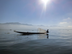 ミャンマー　インレー湖の伝統漁