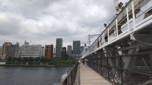 img09