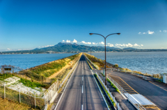 夕暮れの一本道