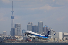 飛行機とスカイツリー