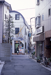 大きなハサミの理髪店