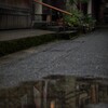 雨上がりの路地裏