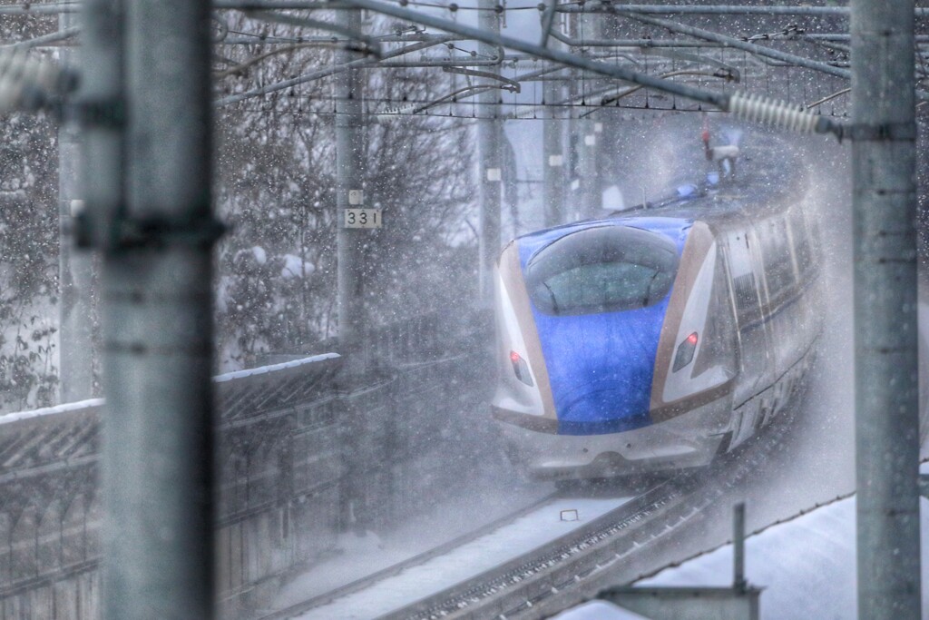 雪の北陸新幹線