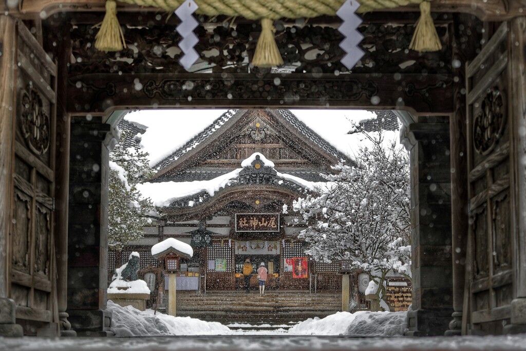 雪の尾山神社