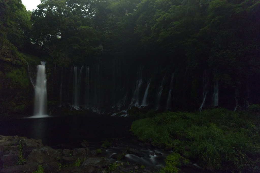 漆黒の滝