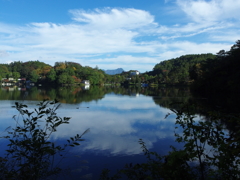 湖面の空
