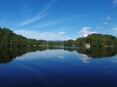湖面の空