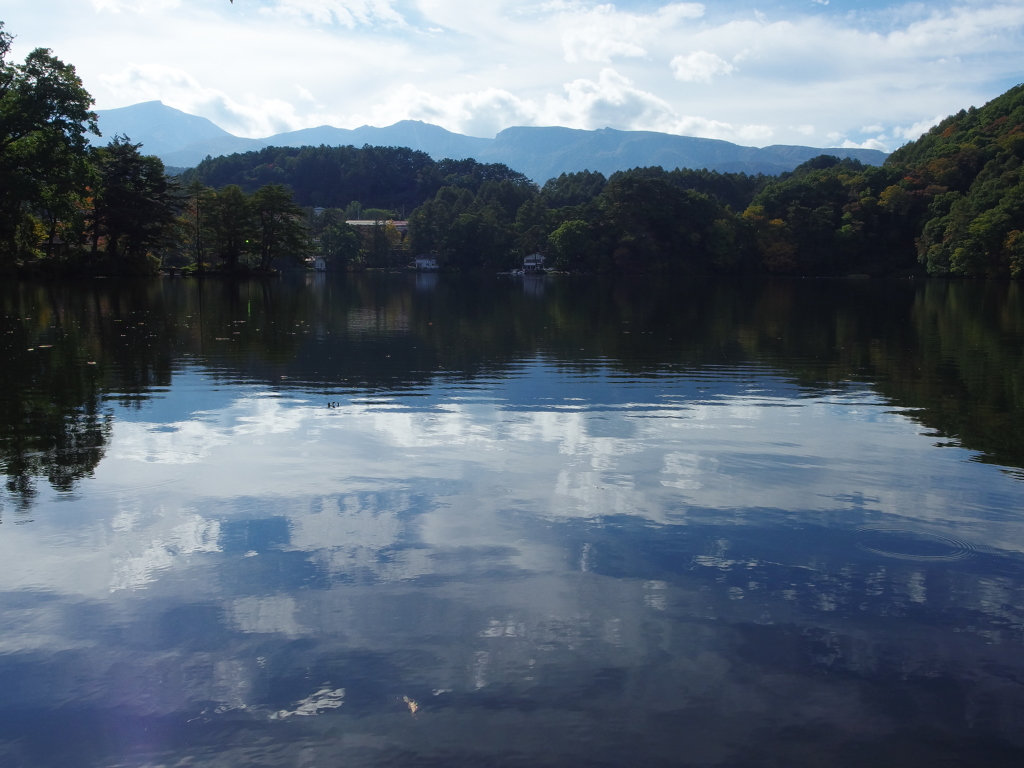 湖面の空