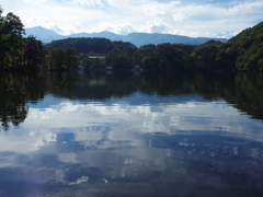 湖面の空