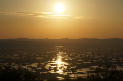 夕日に照らされる散居村2