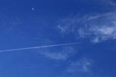 月と飛行機