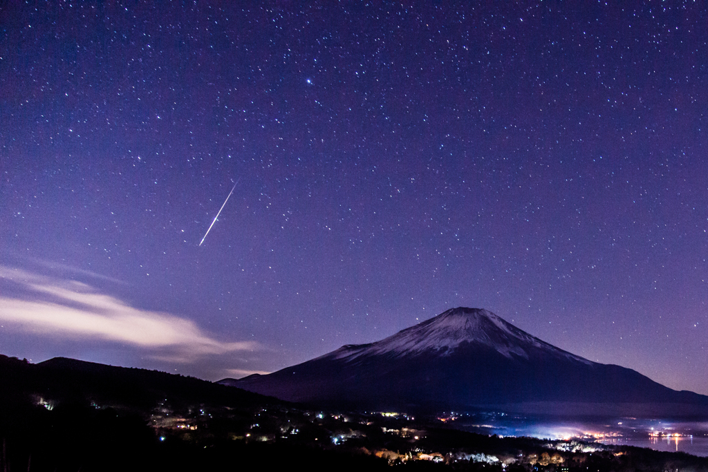 富士山と流れ星