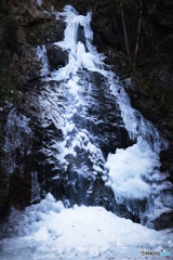 凍結した払沢の滝
